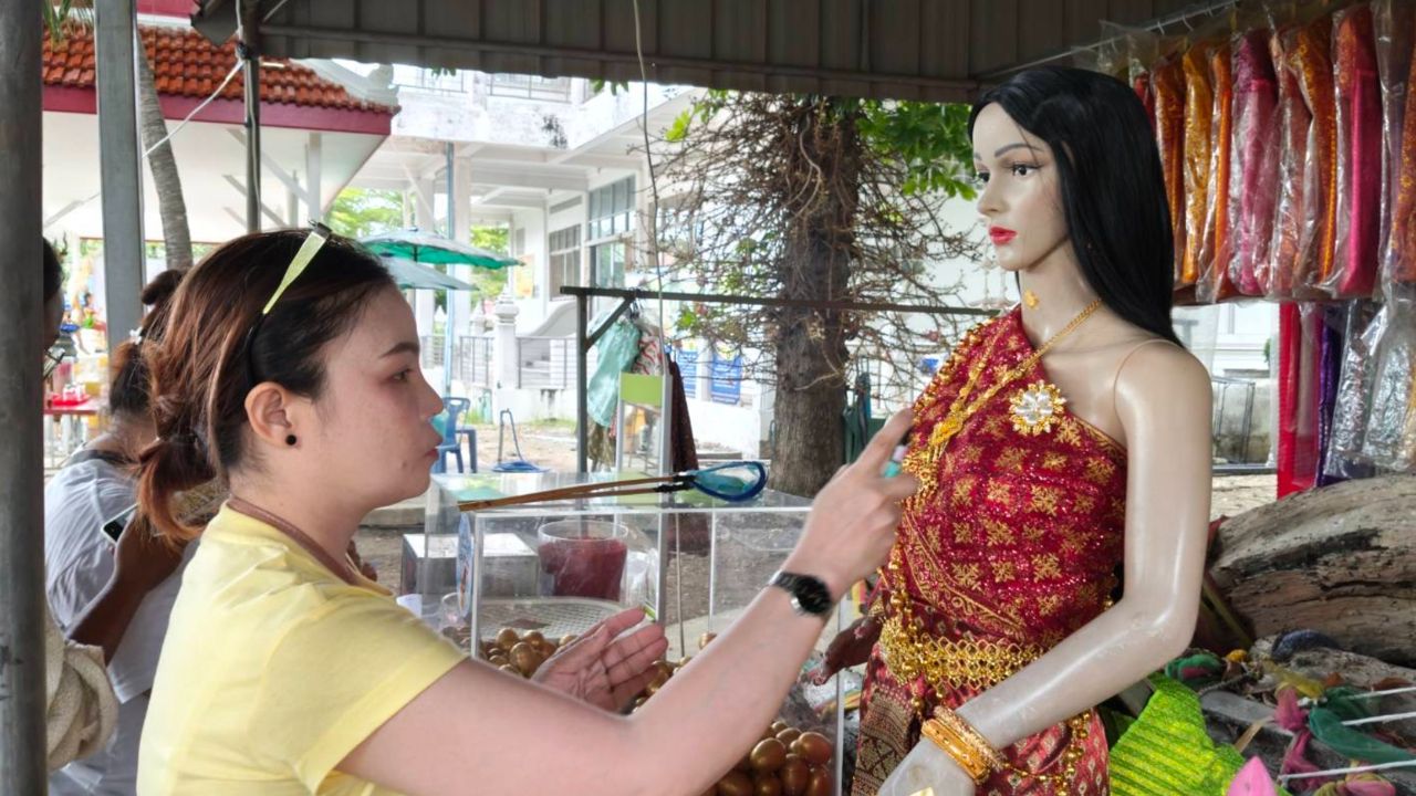 ปังต่อเนื่อง สาวมาแก้บน “ไอ้ไข่วัดบึงบา-แม่ตะเคียนทอง” ยิ้มได้เลขเด็ดลุ้นรวยอีกงวดเกี่ยวกับวัดดัง
