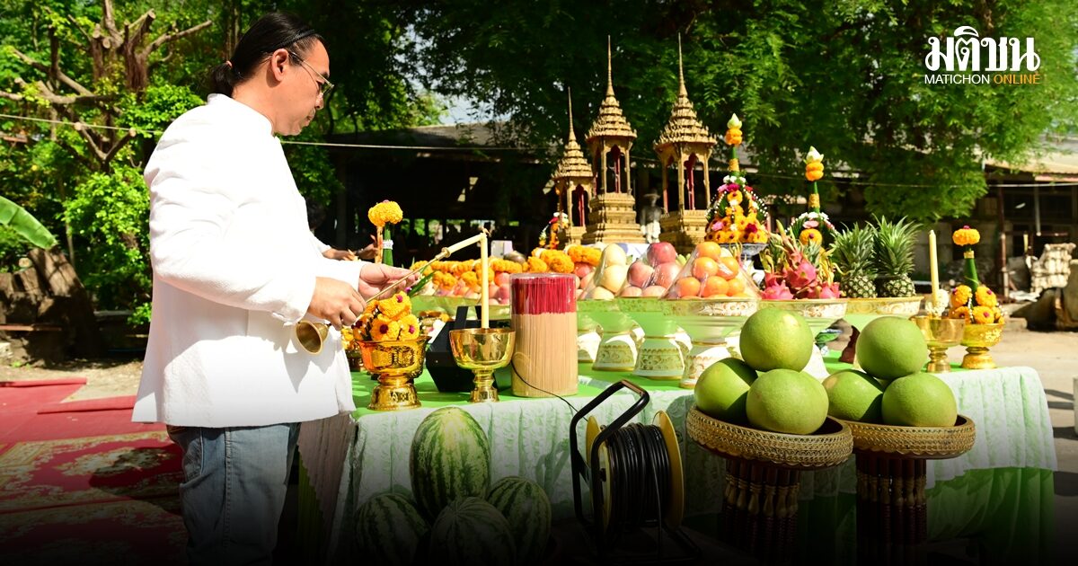 หงส์ไทย จัดพิธีเททองหล่อ พระพุทธลีลาปางประทานพร องค์ที่ 5 และ 6เกี่ยวกับวัดดัง