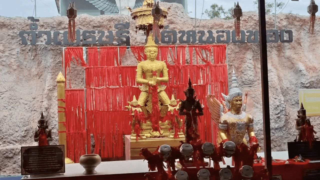 ศรัทธา "ท้าวเวสสุวรรณ" วัดหนองทอง คอหวยแห่ส่อง "เลขเด็ดงวดนี้" เสี่ยงโชค 1/9/69