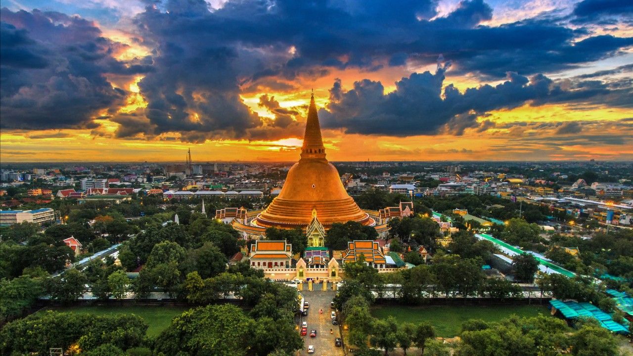 ไม่มาถือว่าพลาด! เปิดสถานที่ขอพร 5 วัดดังนครปฐม ตามรอยเศรษฐีใหม่ แก้บนกันสนั่นวัดเกี่ยวกับวัดดัง