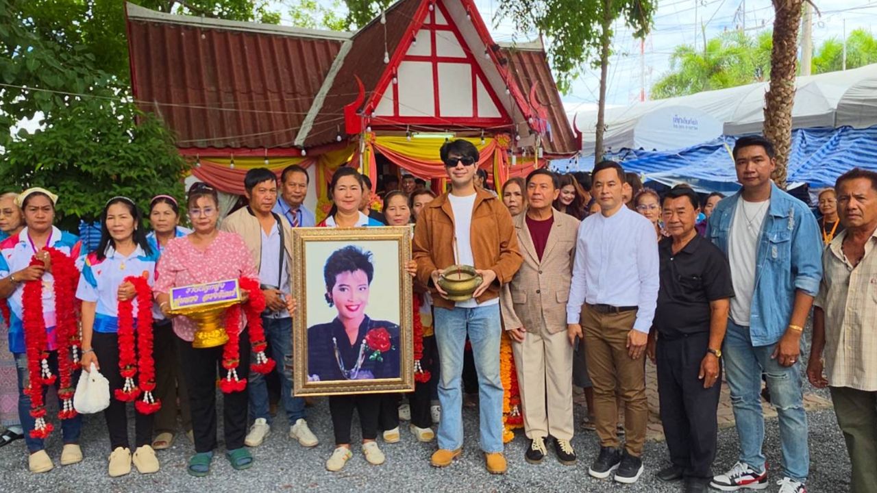 มาแล้ว “เลขเด็ด” หางประทัด เปิดงานรำลึก “แม่ผึ้ง พุ่มพวง” ครบรอบ 34 ปีเกี่ยวกับเลขเด็ด