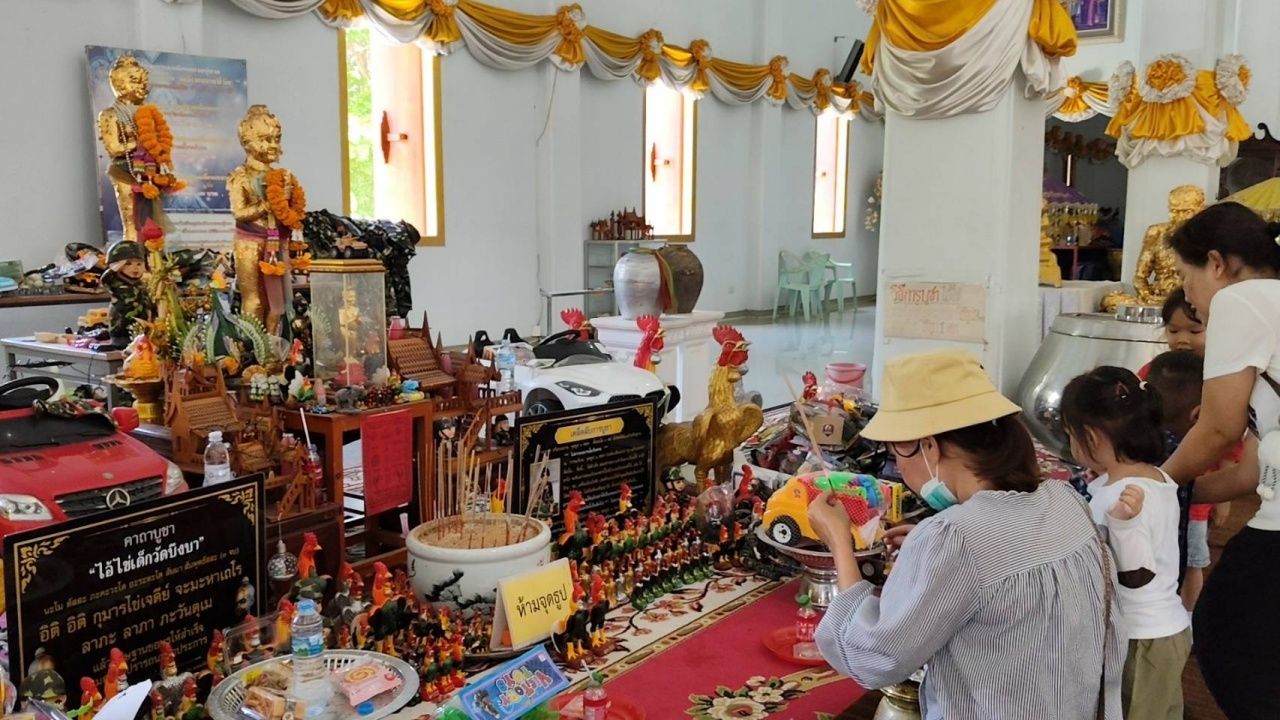 ศรัทธาล้นวัดบึงบาฯ คนดวงเฮงแก้บน "ไอ้ไข่ - พ่อปู่ศรีสุทโธ" ขอเลขเด็ดลุ้นอีกงวดเกี่ยวกับวัดดัง