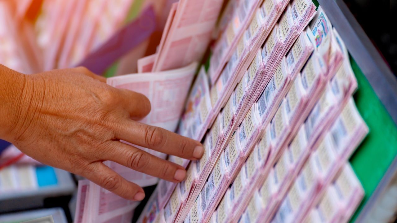 สถิติหวยออกวันพระ ย้อนหลัง 5 ปี พบ "เลขเด็ด" เคยออกซ้ำมาแล้ว 2 งวดเกี่ยวกับหวย